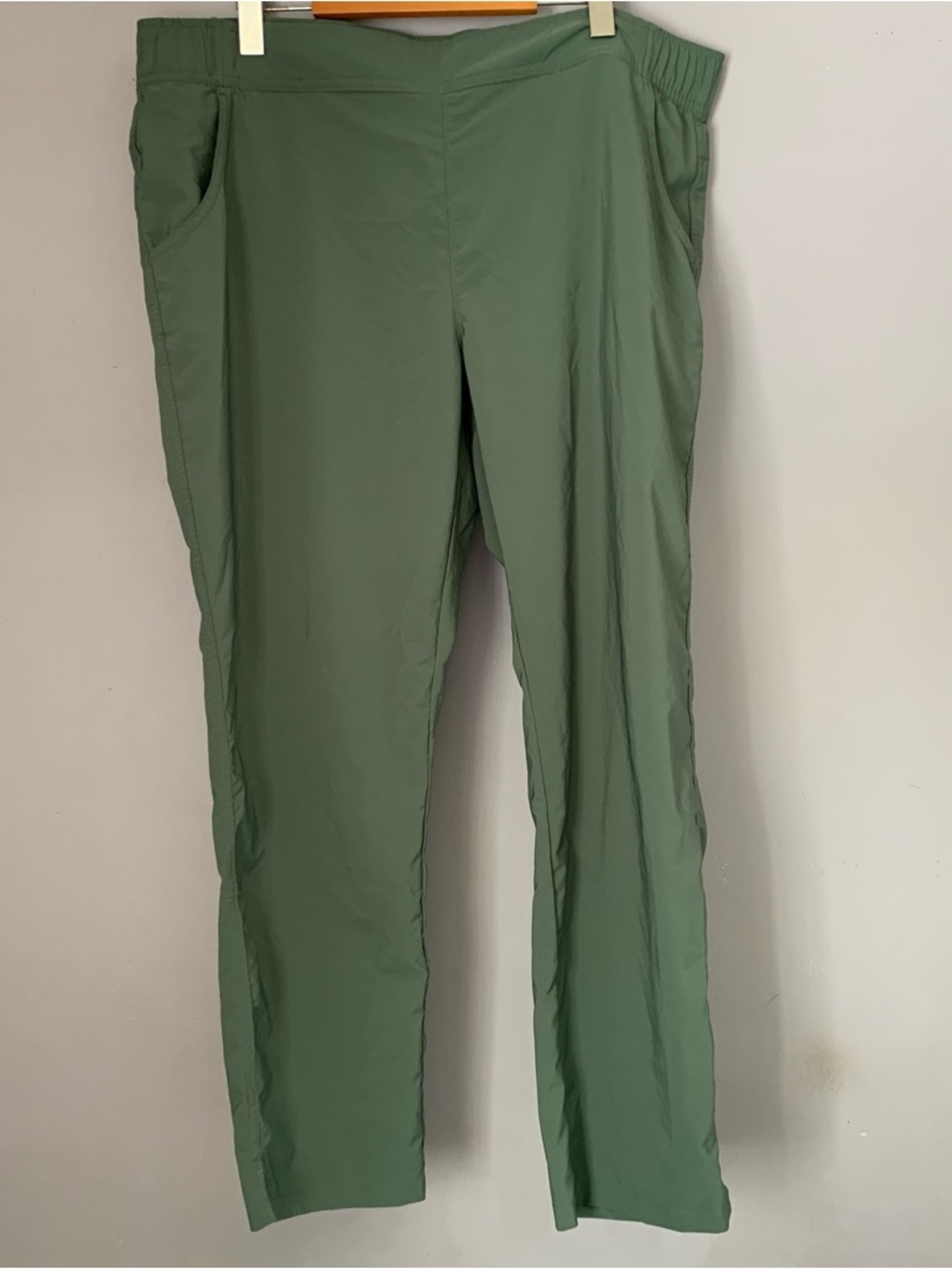 Eddie Bauer Green XL Traveler Elastic Waist Pants